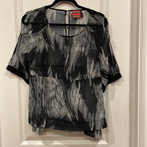 Ladies sheer top. - Picture 1 of 4